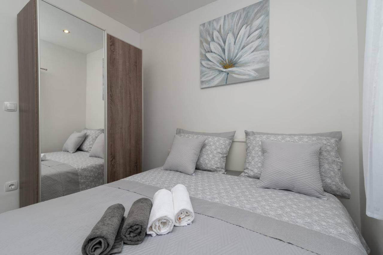 Apartmani Dalmacija Seget Vranjica Exterior photo
