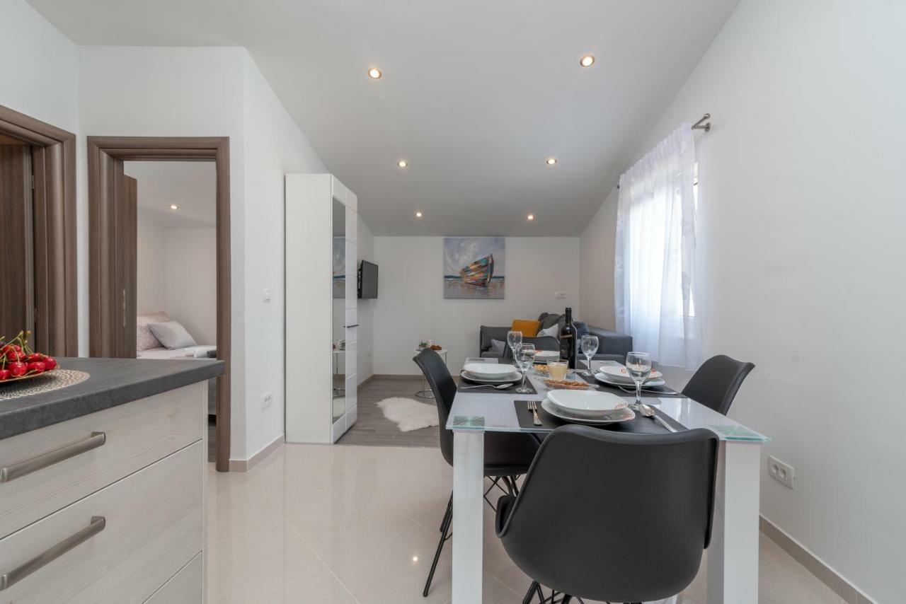 Apartmani Dalmacija Seget Vranjica Exterior photo